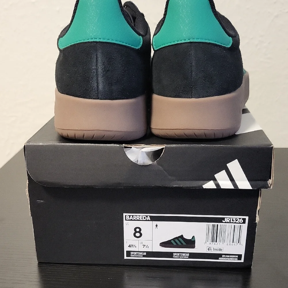 Adidas Men's 8, Women's 9 Black and Green Barreda - Picture 2 of 9